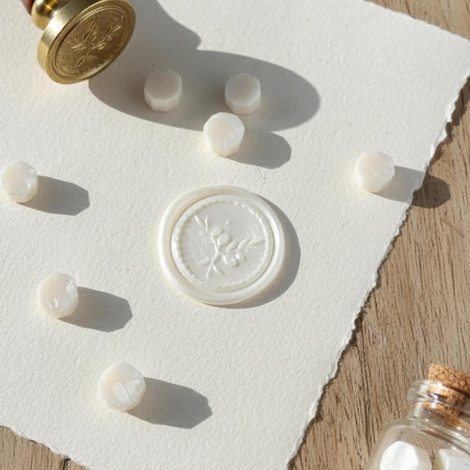 Sceaux de cire minimalistes branche d'olivier, cachets de cire prêt à l'emploi, pour papeterie, invitations, blanc cassé nacré — Memerle, papeterie artisanale personnalisée (Paris, France & international)
