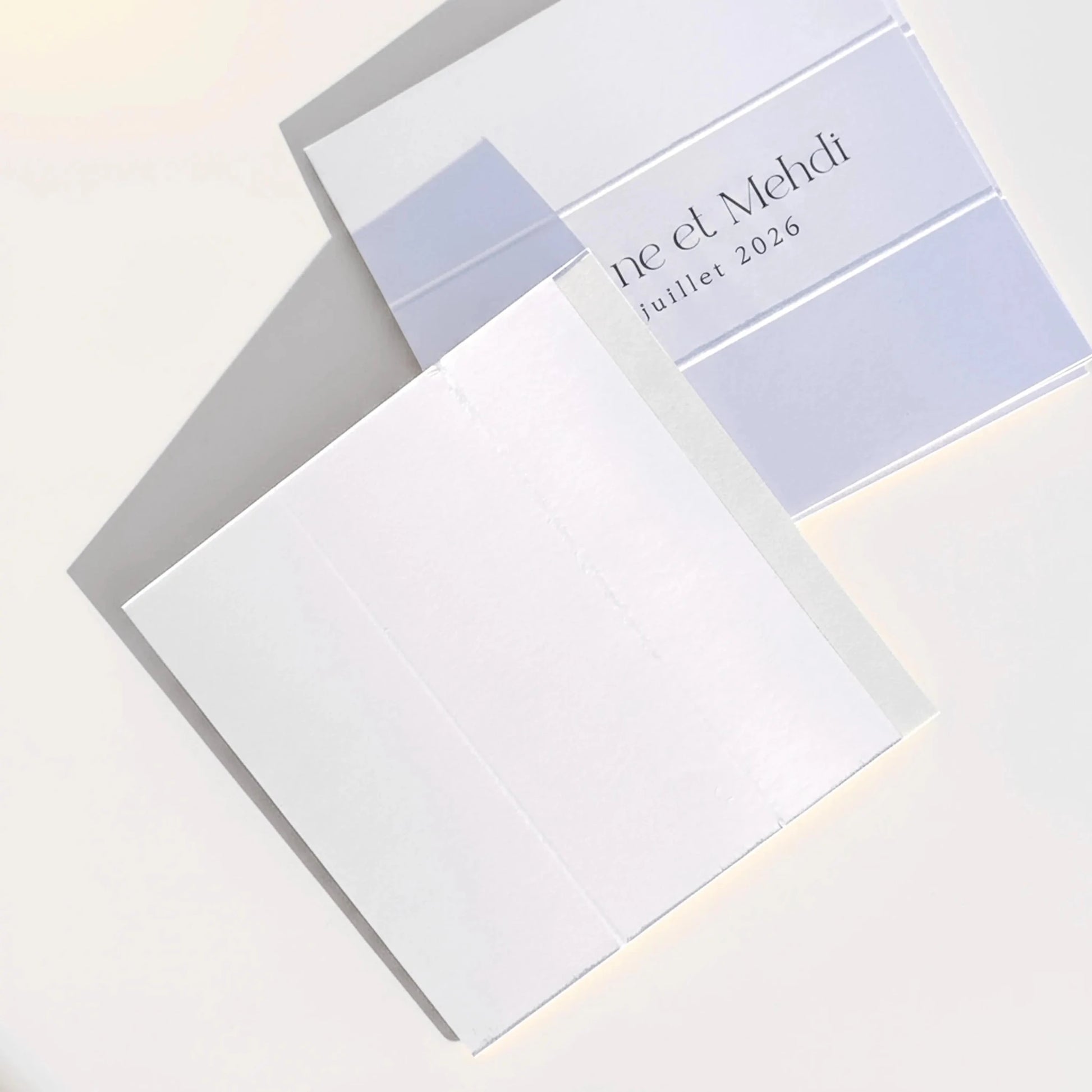 Étiquette éventail bois mariage blanc détail calligraphie — Memerle