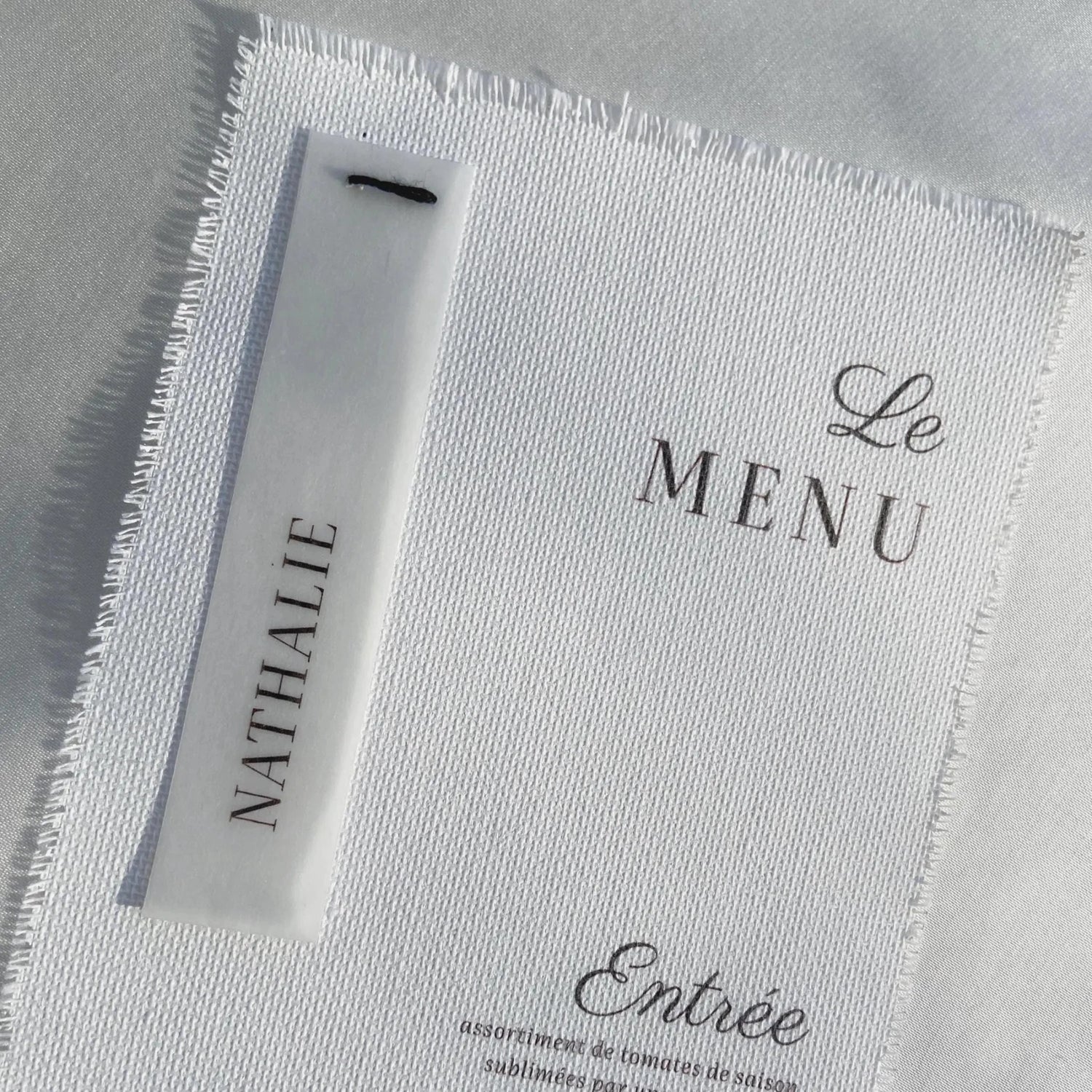 Menu toile personnalisé mariage fond écru salle réception — Memerle