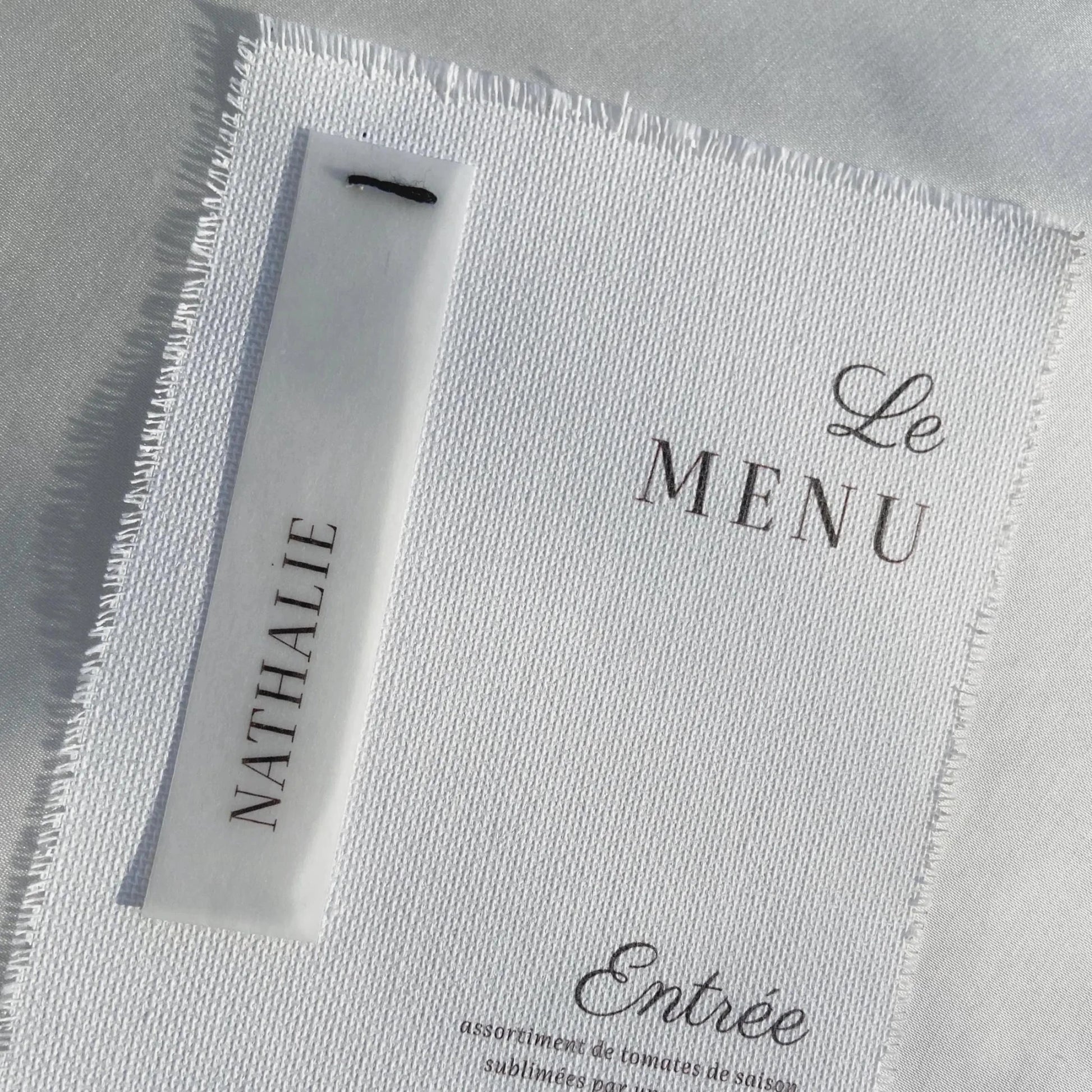 Menu toile personnalisé mariage fond écru salle réception — Memerle