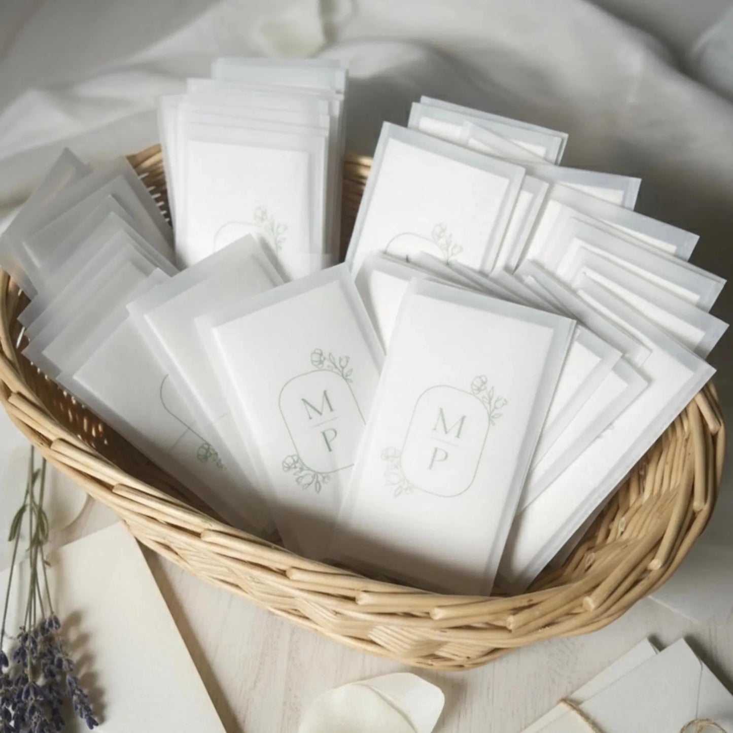 Paquets de mouchoirs personnalisés mariage larmes de joie cadeau invité — Memerle, Paris